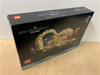 Lego Star Wars: Mos Espa Podrace - 75380 - 718pcs - 18+